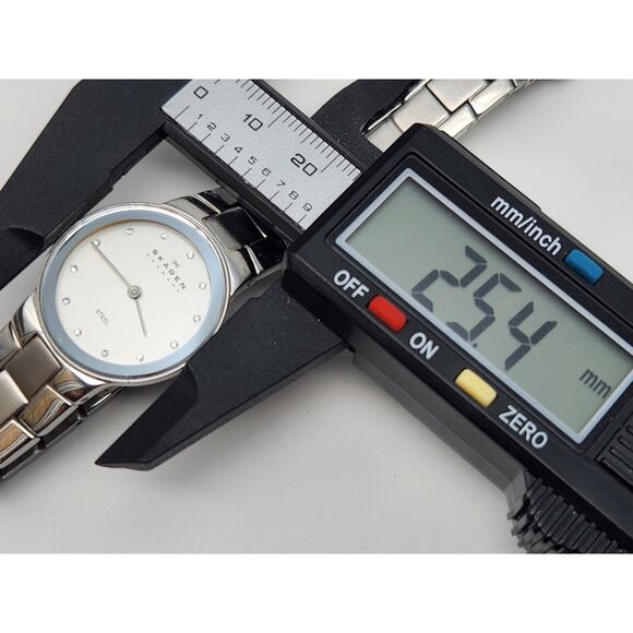 Skagen Womens 430SSXD Quartz Watch Silver Bracelet Band Silver Dial Crystals 6'' - Picture 11 of 11